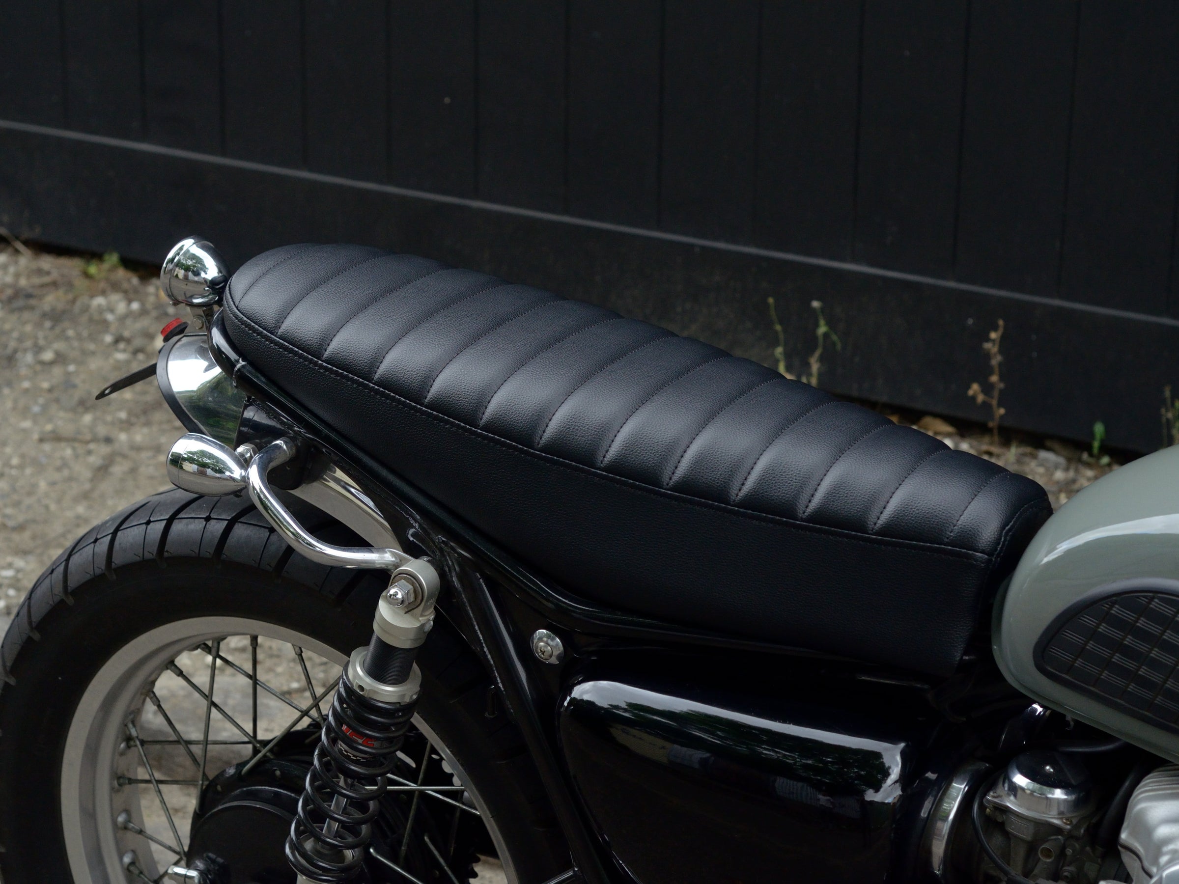 w800ローシート（w650）カワサキ W650 / 800 Seat | Majestic Moto